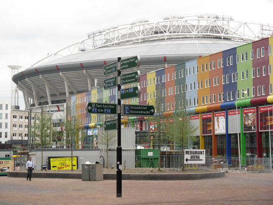 Stadion und Wohnhaus