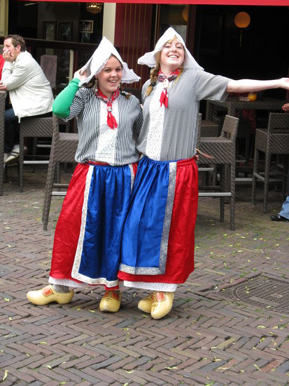 Typische Käsemädchen in Holland