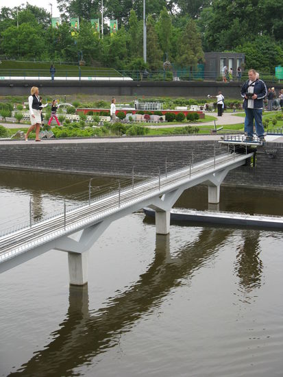 Brücke der Hochgeschwindigkeitslinie HSL
über den Fluß Hollandsch Diep