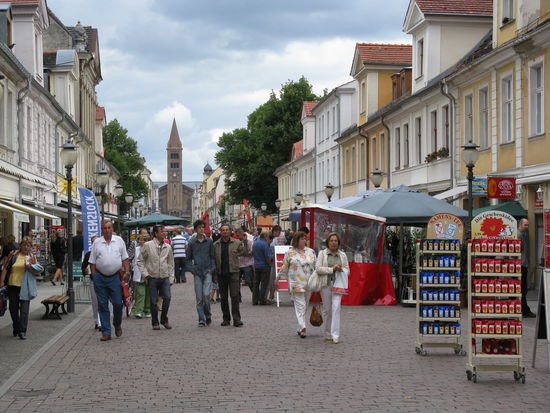 Fußgangerzone und Einkaufsmeile
Brandenburger Straße