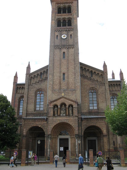 Sankt Peter und Paul Kirche am Ende der
Brandenburger Straße Richtung Osten erbaut 1870