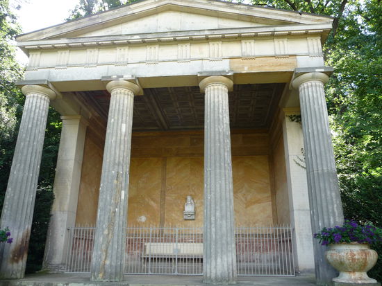 Portikus zur Erinnerung an Königin Luise