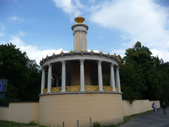 Große Neugierde - Teepavillon an der Glienicker Brücke