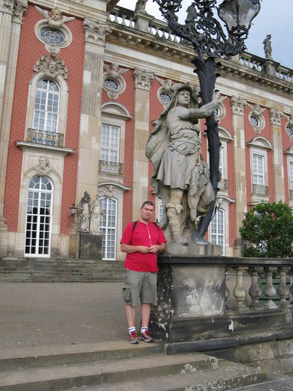 Ich vor dem Neuen Palais Ostseite
