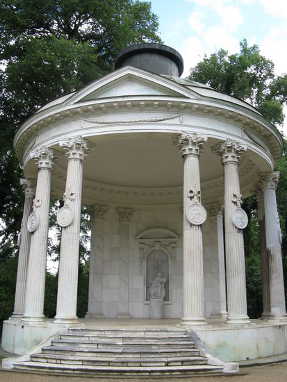 Der Freundschaftstempel auf dem Weg zum Park Charlottenhof