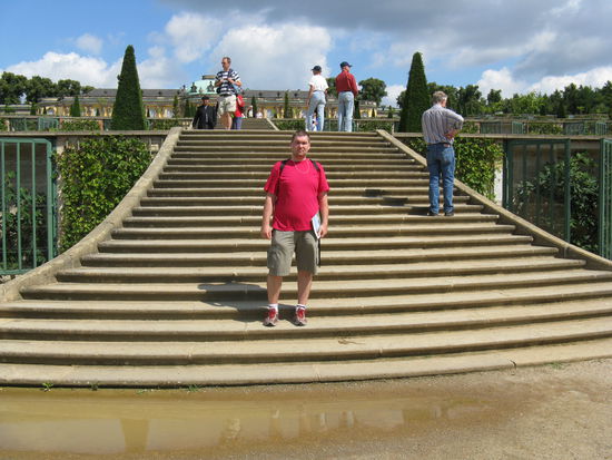 Ich vor dem Schloß Sanssouci