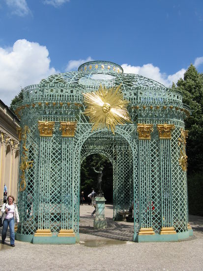 Gitterpavillion mit vergoldeten Ornamenten
am Schloß Sanssouci