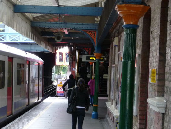 U Bahnhof Southfields der District Line
Richtung Wimbledon