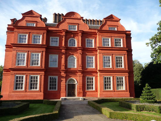 Key Palast erbaut 1631.Der einzige König der dort gelebt hat war George III.Das Holländische Haus wie der Palast auch auf Grund seines Aussehens genannt wird wurde 2006 nach 10 Jahren Sanierung wieder der Öffentlichkeit übergeben.