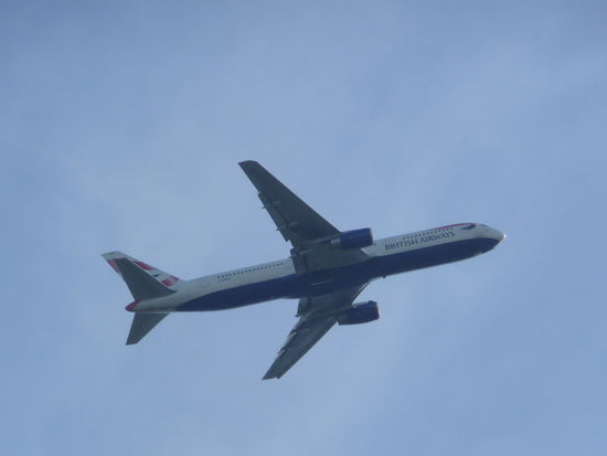 Im Sekundentakt sind Flieger aus aller Welt im Landeanflug auf den Airport London Heathrow