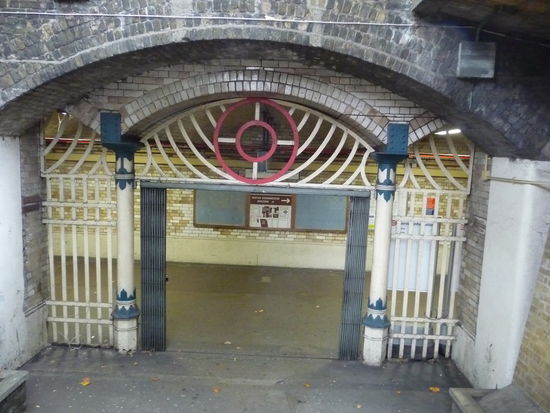 U Bahn Ausgang in South Kensington zum Naturhistorischen Museum