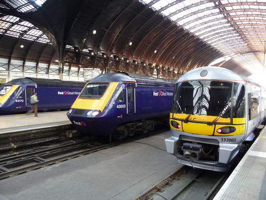 First Great Western und Heathrow Express nebeneinander
