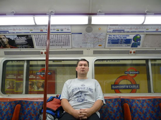 Früh morgens fahre ich  mit der Bakerloo Linie zum Bahnhof Padington