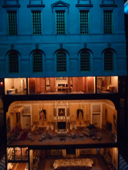 Queen Marys Dolls House von 1920 im Maßstab 1:12.Es wurde nicht zu Spielzwecken gebaut.