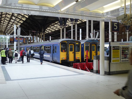 Stansted Express im Bahnhof Liverpool Street