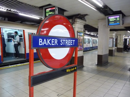 Oberer Bahnsteig der Metropolitan Linie