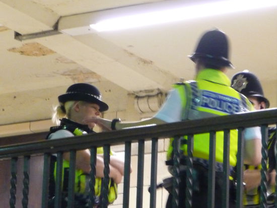 Polizei im Bahnhof Baker Street