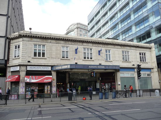Der Bahnhof Aldgate der Circle Linie im Osten der Londoner Innenstadt wurde 1876 eröffnet.