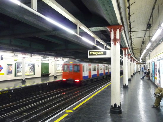 Bahnhof Temple der Circle Linie