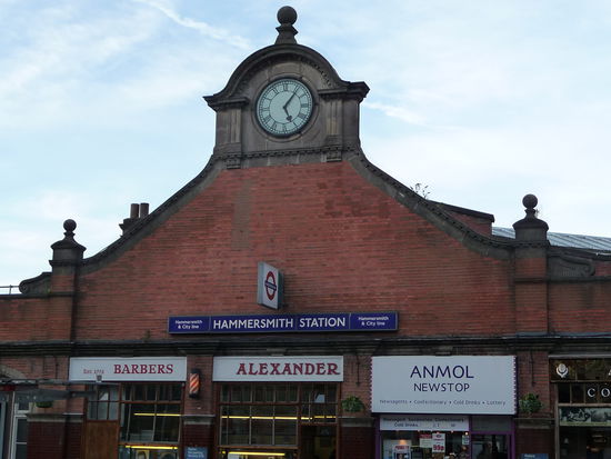 Das etwas abseits stehende Gebäude der Hammersmith &amp; City Linie wurde 1868 eröffnet