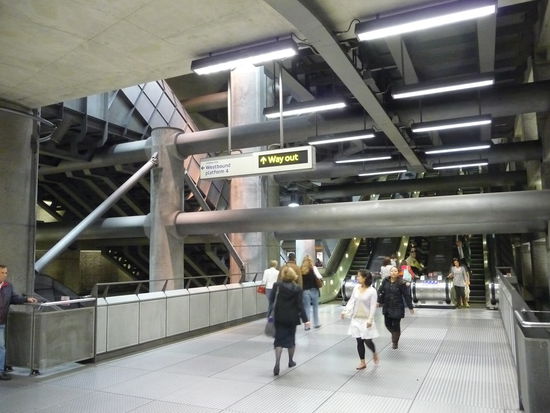 Bahnhof Westminster der Jubilee Linie der mit Heamstead mit über 50 m der tiefst gelegende im ganzen Netz ist.