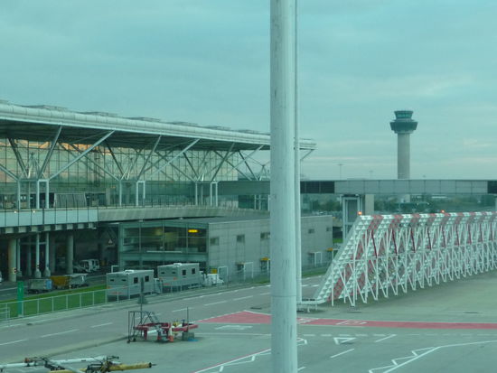 Im Hintergrund der Tower von London Stansted