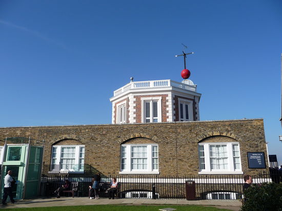Royal Greenwich Obsevatory mit der Roten Zeitkugel auf dem Dach mit der Schiffe früher auf der Themse Ihre Schiffschronometer exakt einstellen konnten.