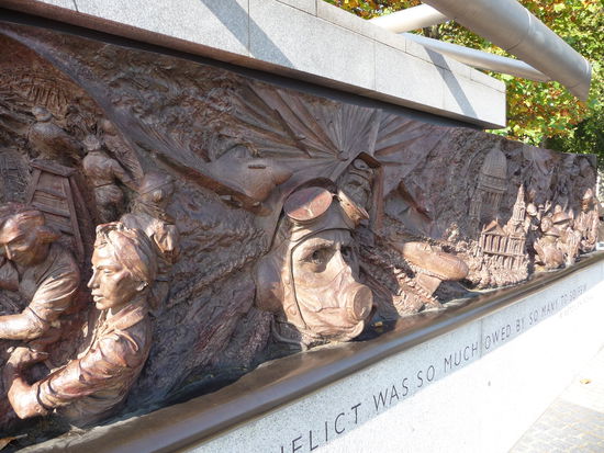 Denkmal zum II Weltkrieg an der Themse