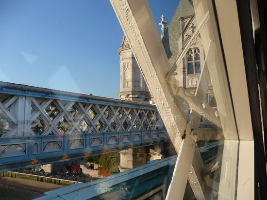 Blick von oben auf die Tower Bridge