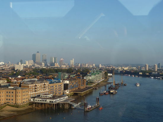 Blick von der Tower Bridge  Richtung Osten