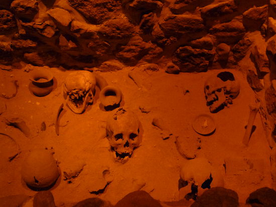 Die Gräber wurden an der Quetzlcoatl Pyramide gefunden