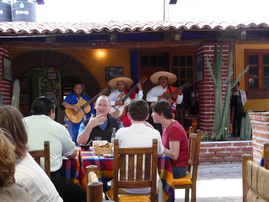 Mexikanische Musik zum Essen