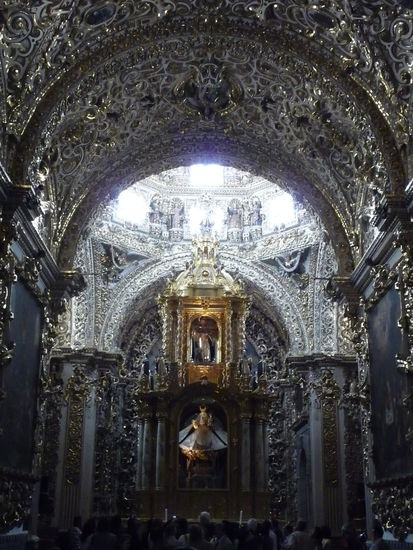 Mit Gold ausgestattet