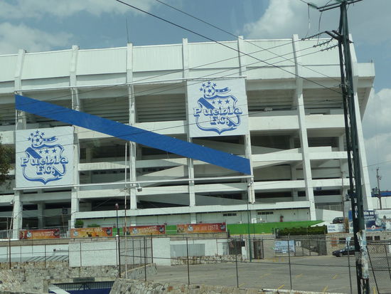 Puebla ist auch Sitz des Weltweit größten Volkswagenwerkes wo bis 2003 der VW-Käfer gebaut wurde.Der lokale Fußballverein FC Puebla wird von VW gesponsert