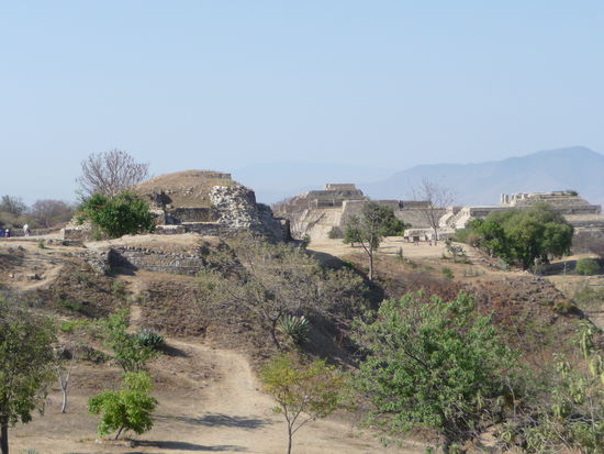 Blick auf die Nordplatform im Vordergrund