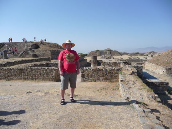 Ich vor dem Gebäude IV