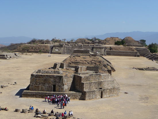 Im Vordergrund das Observatorium