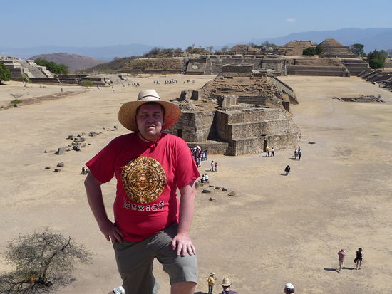Ich auf der Südplattform mit Blick auf Main Plaza und Observatorium