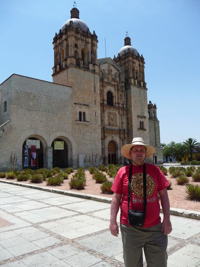 Ich vor der Santo Domingo Kirche in Oaxaca