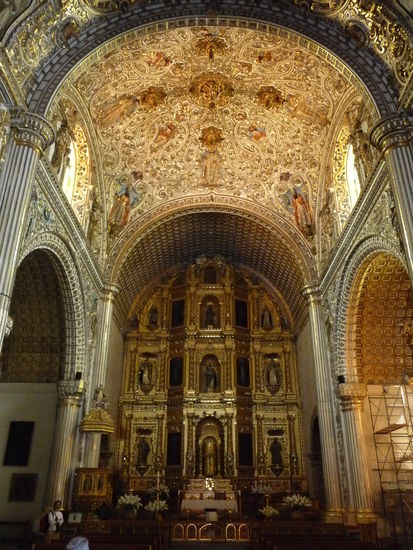 Reich verzierter Schmuck in der Santo Domingo Kirche Oaxaca