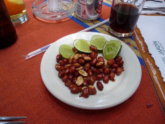 Vorspeise Erdnüsse mit Lemonen