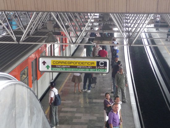 Umsteigen in Chabacan von der Linie 2 zur Linie 9