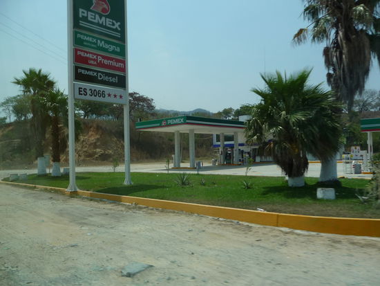 Die einzige Tankstellenfirma in Mexico heißt Pemex und hat das staatliche Monopol