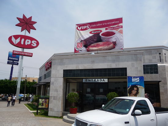 In Tuxtla Gutierrez essen wir in dieser bekannten Mexicanischen Fast Food Kette zu Mittag