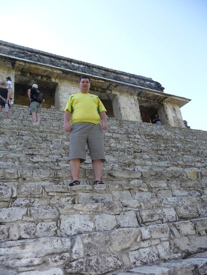 Ich auf den Stufen des Palastes