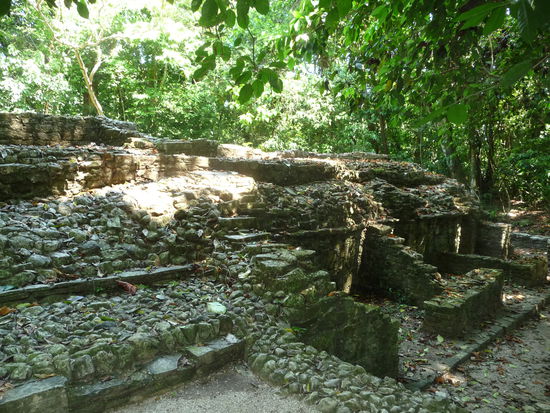 Behausungen für das einfache Volk im Urwald von Palenque
