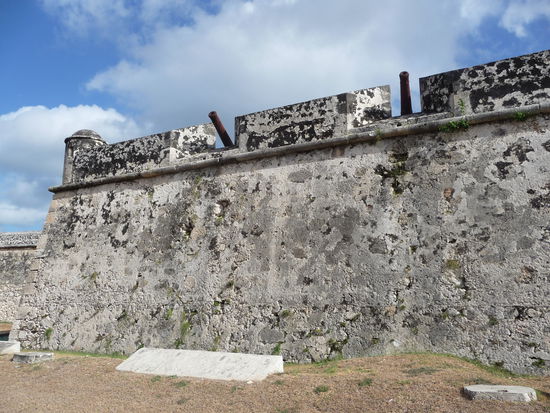 Kanonen auf der Stadtmauer