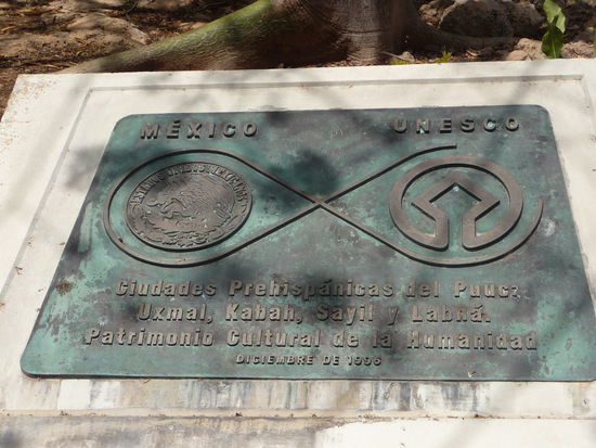 Tafel der Unesco für Uxmal zum Weltkulturerbe