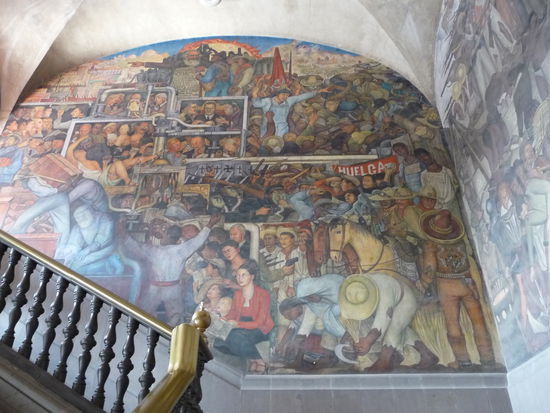 Bilder von Diego Rivera wo die Geschichte Mexicos dargestellt wird