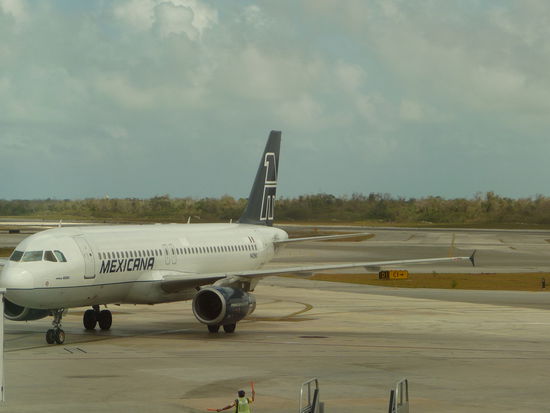 Hier kommt mein Flieger von Cancun nach Mexico City mit der zweitgrößten Fluggesellschaft Mexicos Mexicana